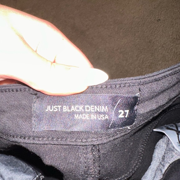 Just Black Denim Capri distressed bottom jeans - Picture 3 of 3